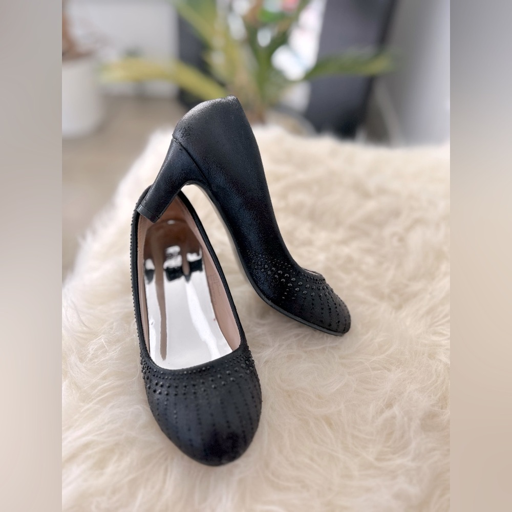 Badgley Mischka Girls Dress shoes size girls 2 small heel